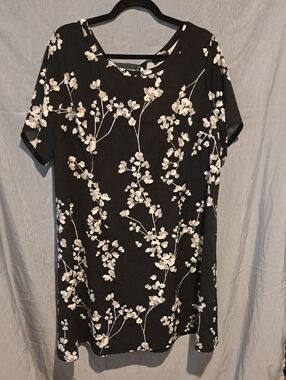 Lane Bryant Women’s Black Floral Short-Sleeve Dress